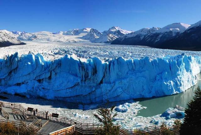 TRASLADO APTO/HOTEL + EXC GLACIAR P. MORENO + EXC. TODO GLACIARES + TRASLADO HOTEL/APTO